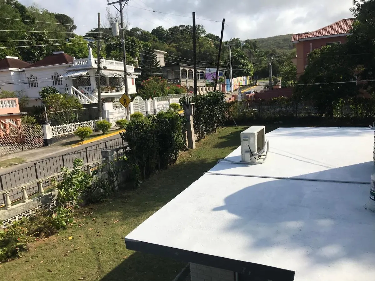 Holiday home Saltaire Bungalow Rose Hall 10 Mins Hike To Beach Montego Bay