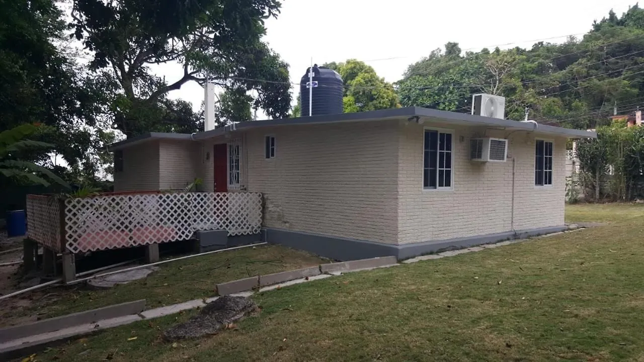 Saltaire Bungalow Rose Hall 10 Mins Hike To Beach Montego Bay 0*,