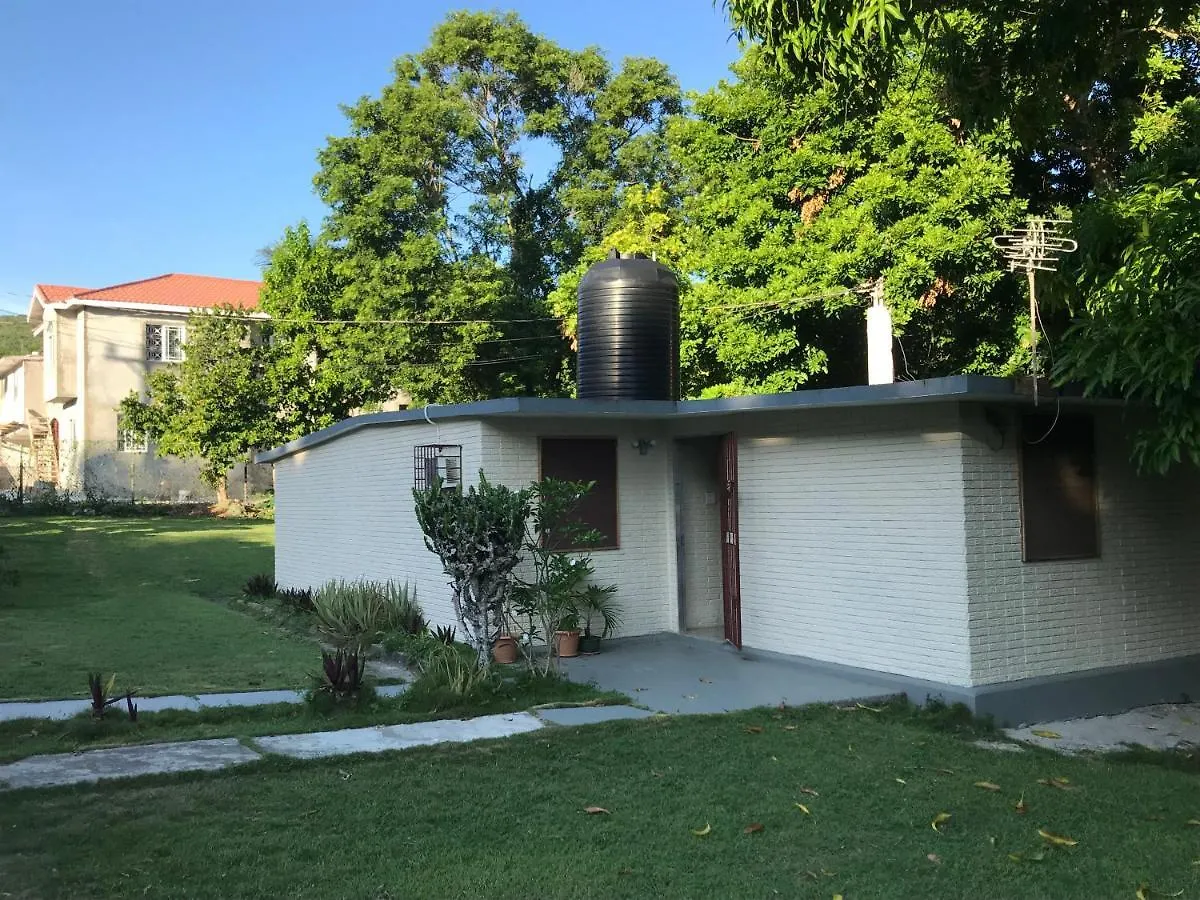 Saltaire Bungalow Rose Hall 10 Mins Hike To Beach Montego Bay